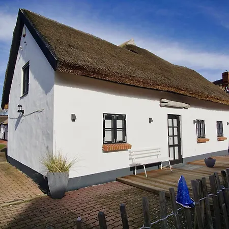 Nah Am Meer, Ruhige Lage, Gratis Nutzung Vom Ahoi Erlebnisbad Und Sauna In Sellin - Haus Büdnerstube 1 Middelhagen