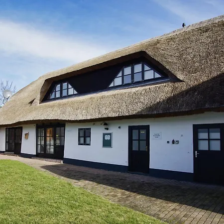 Nah Am Meer, Ruhige Lage, Gratis Nutzung Vom Ahoi Erlebnisbad Und Sauna In Sellin - Haus Büdnerstube 1 Apartamento