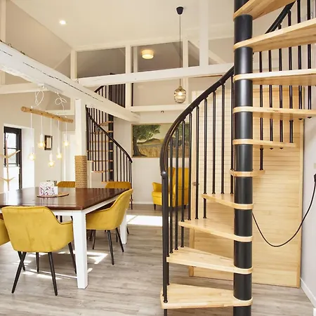 Nah Am Meer, Ruhige Lage, Gratis Nutzung Vom Ahoi Erlebnisbad Und Sauna In Sellin - Haus Büdnerstube 1 Apartamento