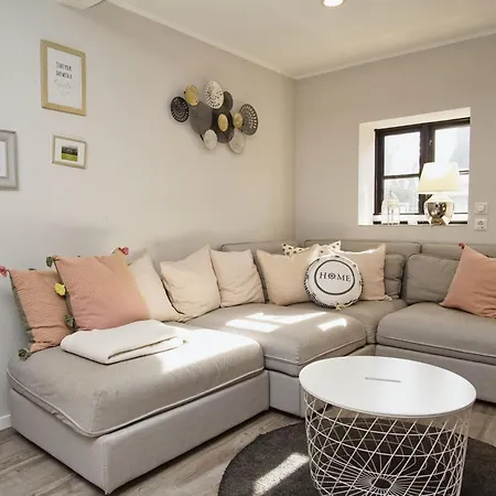 Nah Am Meer, Ruhige Lage, Gratis Nutzung Vom Ahoi Erlebnisbad Und Sauna In Sellin - Haus Büdnerstube 1 Apartamento *