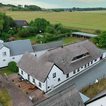 Nah Am Meer, Ruhige Lage, Gratis Nutzung Vom Ahoi Erlebnisbad Und Sauna In Sellin - Haus Büdnerstube 1 * Middelhagen