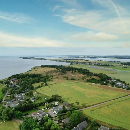 Nah Am Meer, Ruhige Lage, Gratis Nutzung Vom Ahoi Erlebnisbad Und Sauna In Sellin - Haus Büdnerstube 1 *